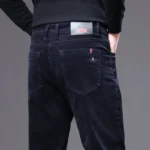 pantalon bleu en velours côtelé