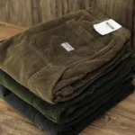 pantalon vert en velours côtelé pour homme