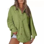 surchemise en velours vert pour un look décontracté