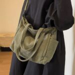 Grand Sac à Main en Velours Côtelé Vert