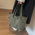 sac à main en velours vert doux