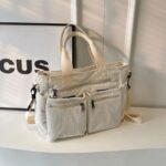 sac beige en velours côtelé tendance