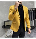 veste en velours jaune pour une tenue stylée